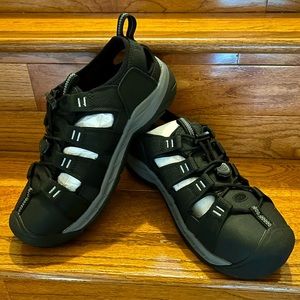 Keens Men’s Aircooler 2 utility shoes. Never worn.Steel toe